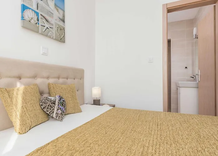Luxury Escape With Swimming Pool & Modern Design - Four Bedroom With Private Pool 1 * Debeljak