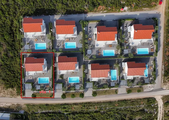 Luxury Escape With Swimming Pool & Modern Design - Four Bedroom With Private Pool 1 Вилла Debeljak